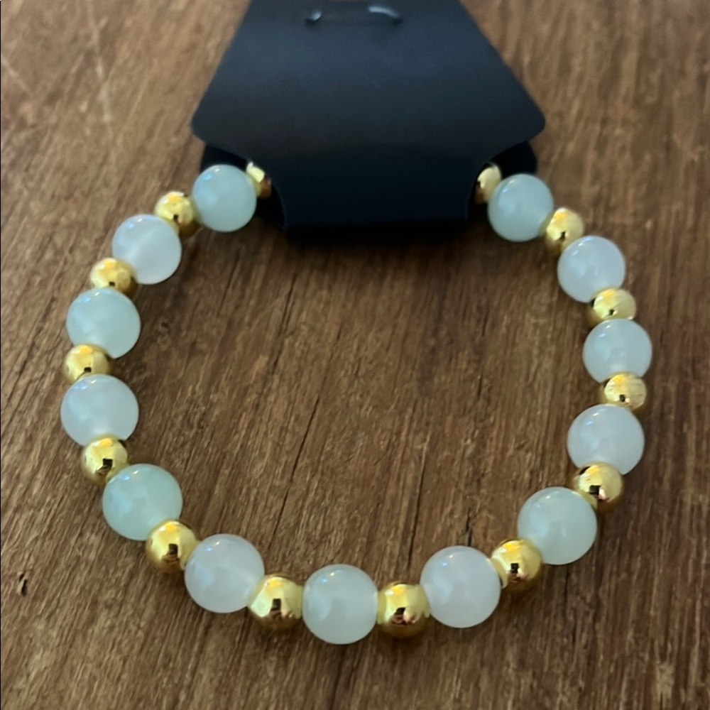 Elegant Gold and White Beaded Bracelet